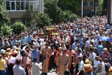 În procesiune pe străzile Sucevei