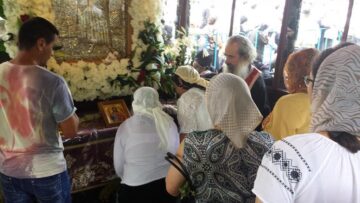 Trei ierarhi, câteva zeci de preoți și aproape 15.000 de pelerini, la procesiunea de Sânziene, pe străzile Sucevei