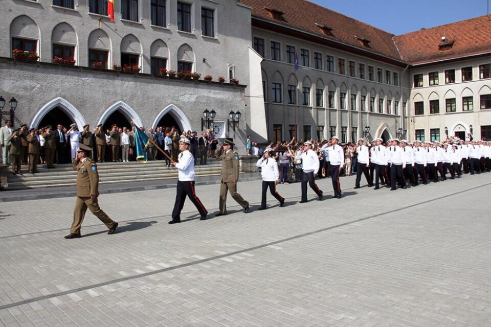 Ceremonie solemnă la final de an școlar, la Colegiul Național Militar „Ștefan cel Mare” Ceremonie solemnă la final de an școlar, la Colegiul Național Militar „Ștefan cel Mare”
