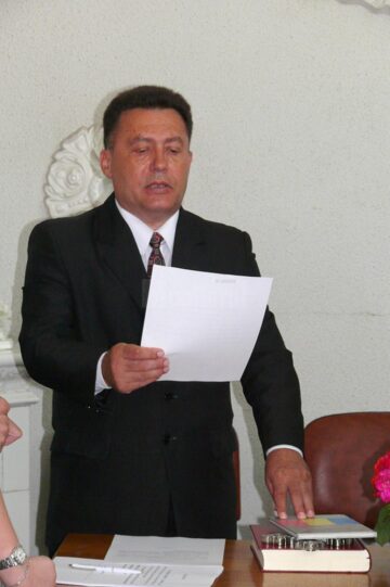 Viceprimarul Constantin Bulaicon depune jurământul
