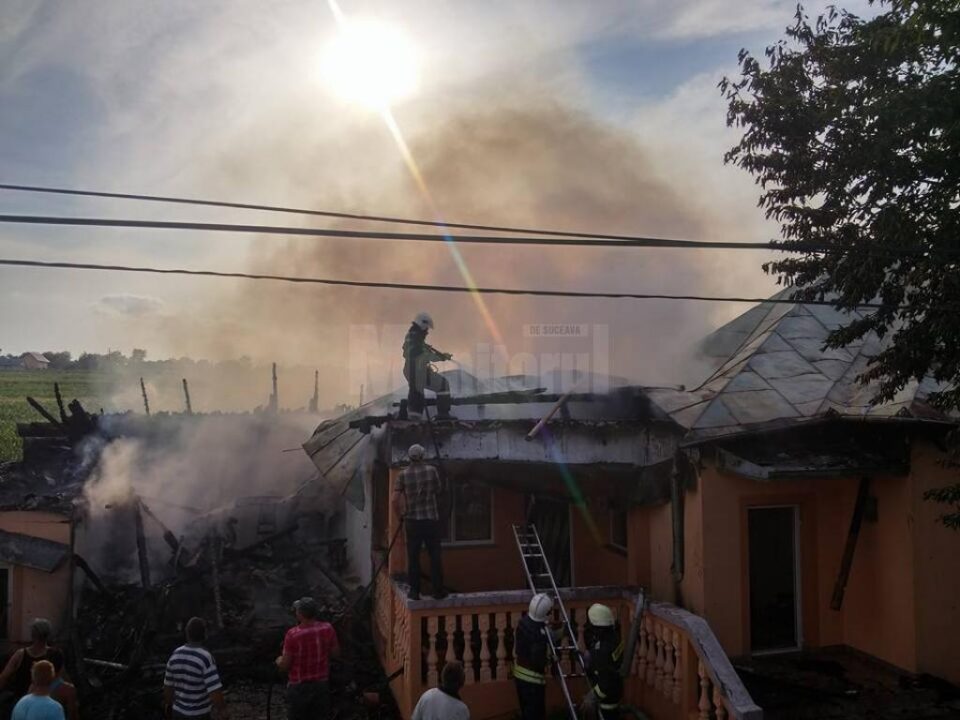 Gospodărie din Dumbrăveni, afectată de un puternic incendiu