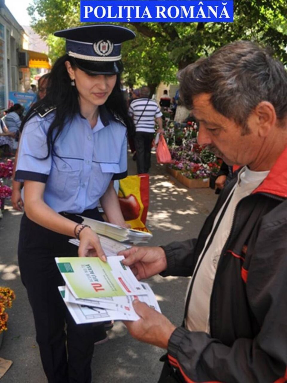 Acțiunea polițiștilor pentru identificarea și verificarea celor care practică activități de comerț ambulant