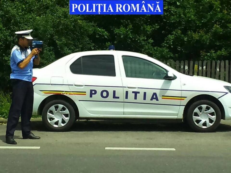 Din cei 40 de șoferi care și-au pierdut dreptul de a conduce, zece au fost depistați cu viteză care depășea cu 50 de kilometri la oră limita legală pe respectiva porțiune de drum, iar 9 băuți