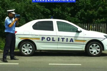 Din cei 40 de șoferi care și-au pierdut dreptul de a conduce, zece au fost depistați cu viteză care depășea cu 50 de kilometri la oră limita legală pe respectiva porțiune de drum, iar 9 băuți