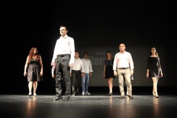 Tinerii actori ai Teatrului „Matei Vișniec” au fermecat publicul de la prima apariție