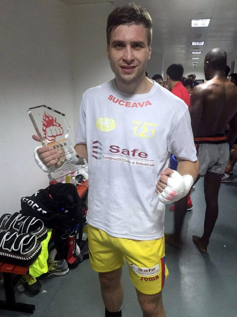 Suceveanul Andrei Ostrovanu a câștigat prin TKO, la un puternic turneu în China