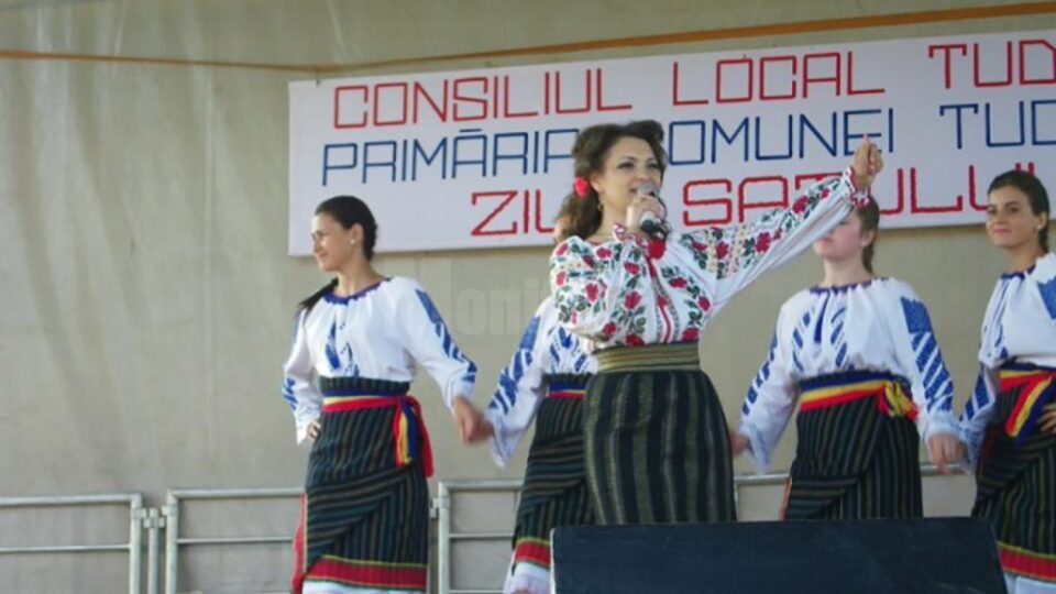 Interpreta de muzică populară Laura Olteanu va lansa în curând două albume cu melodii de petrecere