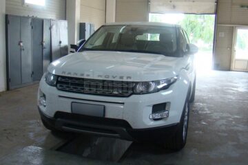 Autoturismul, evaluat la circa 36.000 de euro, care fusese dat în urmărire de autoritățile italiene în urmă cu trei luni, a fost descoperit de lucrătorii din Punctul de Trecere a Frontierei (PTF) Siret