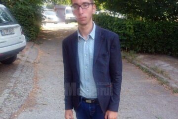 Elisei Boghean a găsit și strâns aproximativ 30 de plăcuțe cu numere de înmatriculare