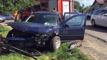 Patru mașini, implicate într-un accident în lanț, la Vicovu de Sus