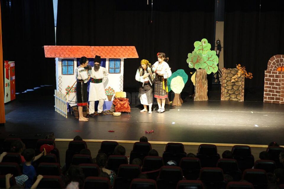 Teatru pentru cei mici