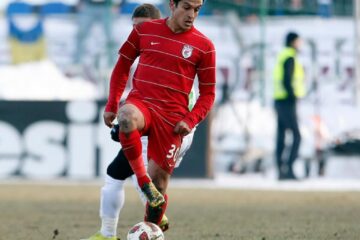 Răzvan Avram, un mijlocaș cu aproape 100 de meciuri jucate în primul eșalon, este așteptat să semneze cu Foresta. Foto: romaniansoccer.ro