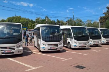Municipiul Suceava are cinci noi microbuze pentru transport public