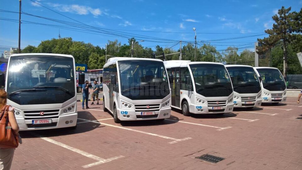 Municipiul Suceava are cinci noi microbuze pentru transport public