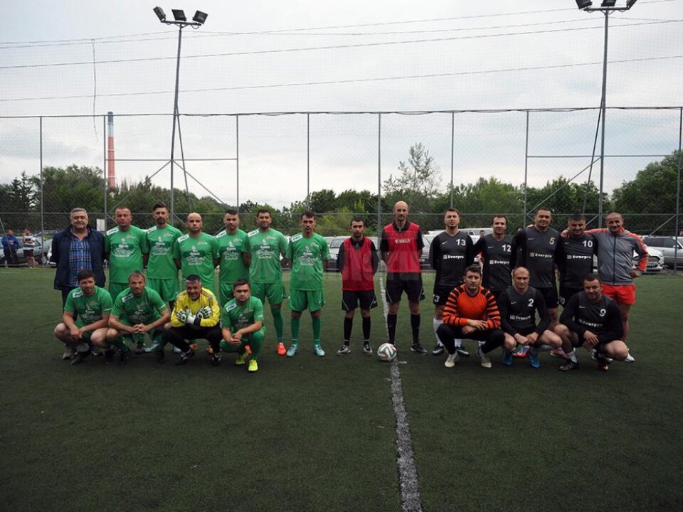 Formațiile Crama cu Ștaif și Inter Conti înaintea meciului care a decis campioana