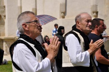 În straie de sărbătoare la Mănăstirea Putna