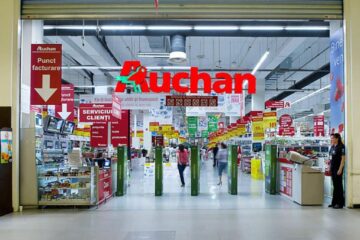 Rețeaua de hipermarketuri Auchan este pusă la dispoziția acestora pentru desfacerea produselor fabricate în România