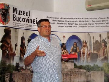 „Doi ani de continue dezamăgiri”, evenimente politice și administrative sucevene comentate și ilustrate