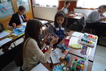 Elevi în timpul concursului