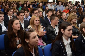 Lansări de carte, expoziții, momente artistice, la Zilele Colegiului Național “Dragoș Vodă”