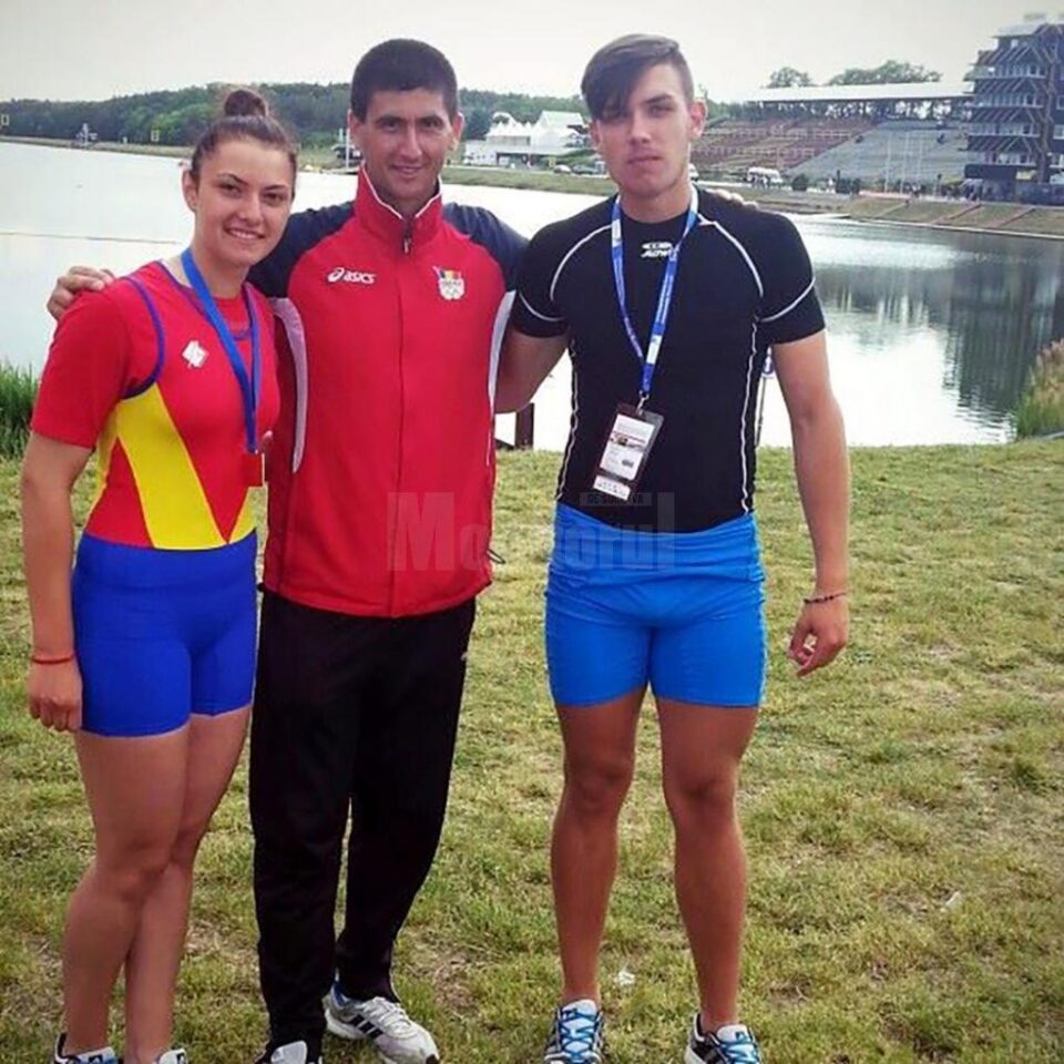 Larisa Roșu și Cosmin Pascari, doi dintre canotorii favoriți la medalii, alături de antrenorul Ioan Despa
