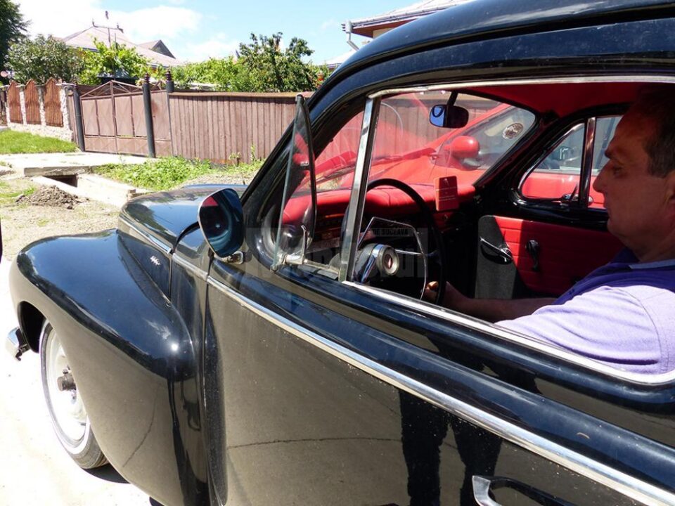 Un sucevean a readus pe străzi un superb Volvo de epocă de la începutul anilor '60