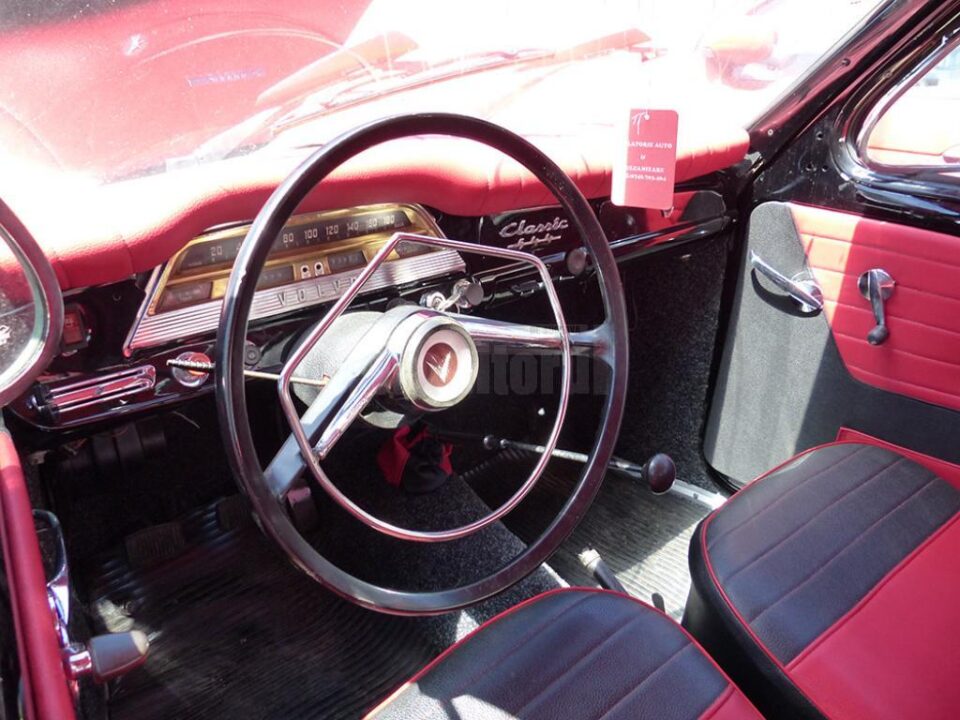 Un sucevean a readus pe străzi un superb Volvo de epocă de la începutul anilor '60