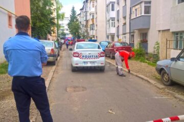 Guri de canal aruncate în aer după o puternică explozie produsă în cartierul George Enescu