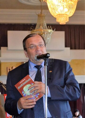 Roman Istrati, arc peste timp, de la „Miezul adânc”, la „Ștrumfii Kremlinului”