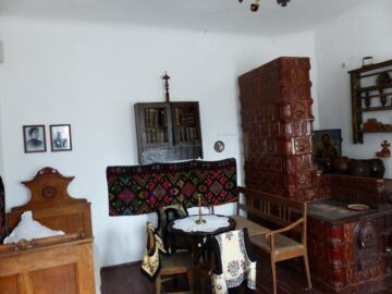 Casa reconstituie atmosfera de secol XIX din casa parohială