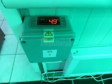 Vitrinele frigorifice din hala de lactate a Pieței Centrale Suceava au fost puse ieri în funcțiune