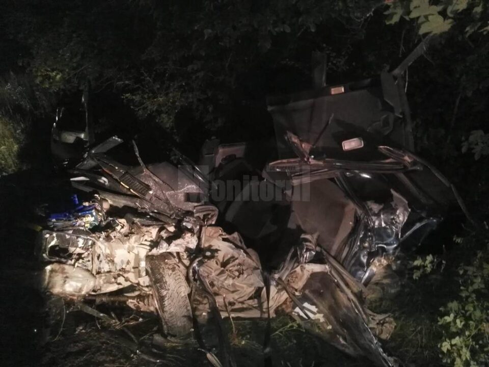 Una dintre mașinile implicate în accident