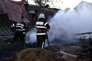 O sală de nunți și un magazin au ars în noapte, la jumătate de an după un alt incendiu în aceeași locație