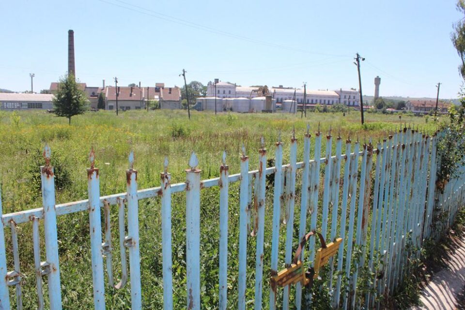 Terenul pe care ar urma să fie construit un magazin Lidl la Ițcani