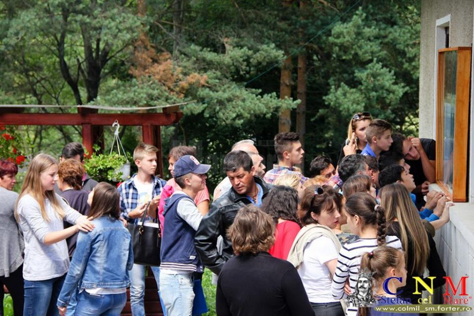 Concurența pentru cele 20 de locuri aprobate pentru fete și 100 de locuri pentru băieți a fost de 3,8 la fete și 1,8 la băieți