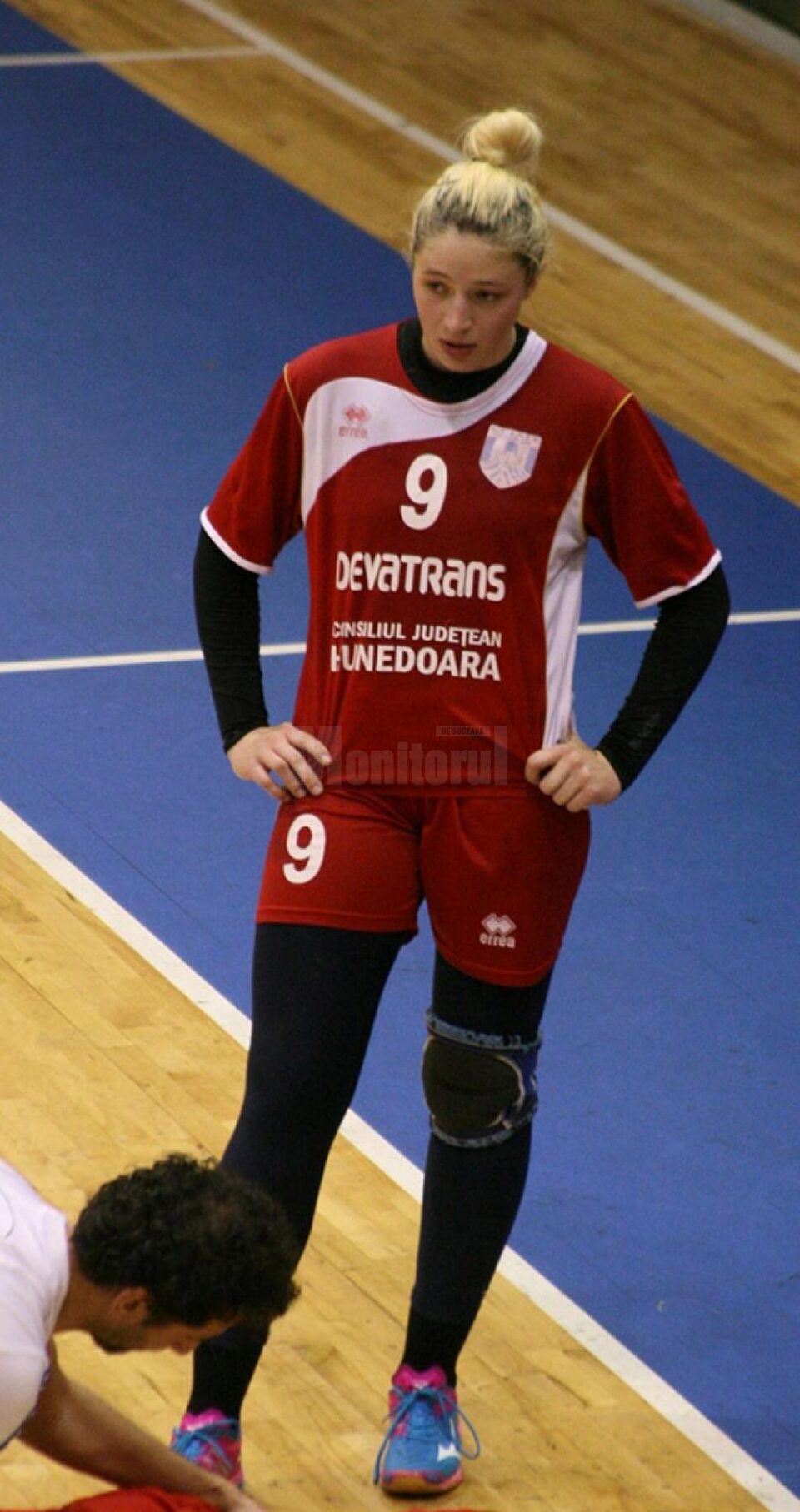 Anca Polocoșer, sportivă de braț stâng, evoluează pe postul de inter dreapta
