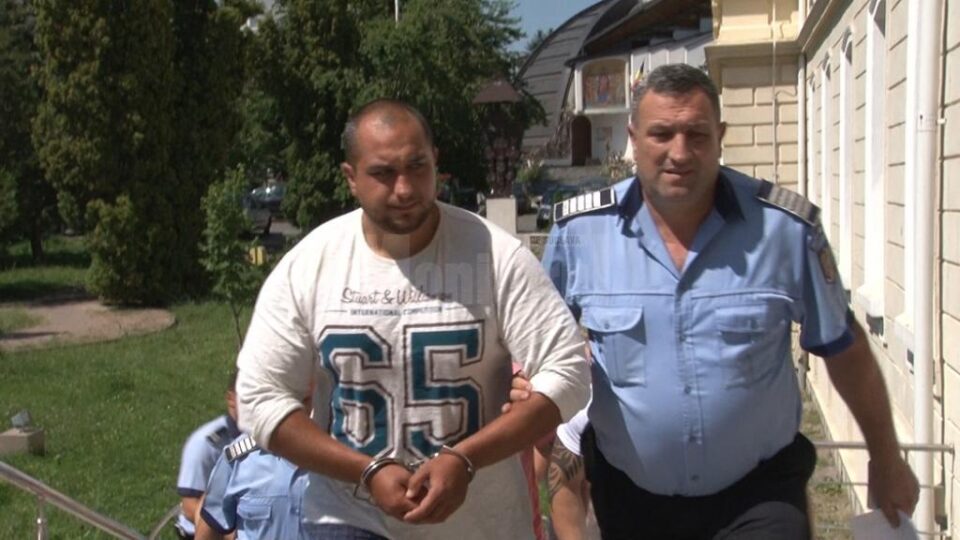 Dealeri de etnobotanice, săltați pentru tranzacții cu kilograme de droguri, din care și-au cumpărat terenuri și mașini de lux