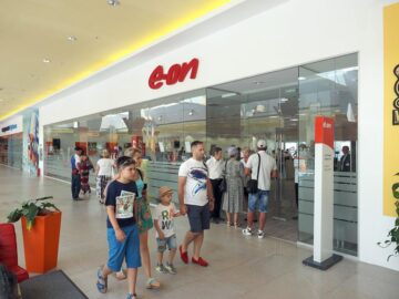 Centrul de relații clienți va fi deschis de luni până joi, între orele 09.00 și 17.00, și vineri, în intervalul orar 8.00 - 16.00