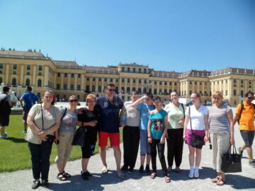 Opt tineri cu dizabilități din Suceava și supraveghetorii lor, în schimb de experiență la Augsburg, în Germania