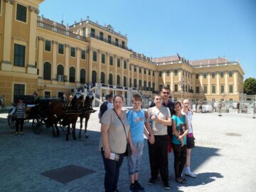 Opt tineri cu dizabilități din Suceava și supraveghetorii lor, în schimb de experiență la Augsburg, în Germania