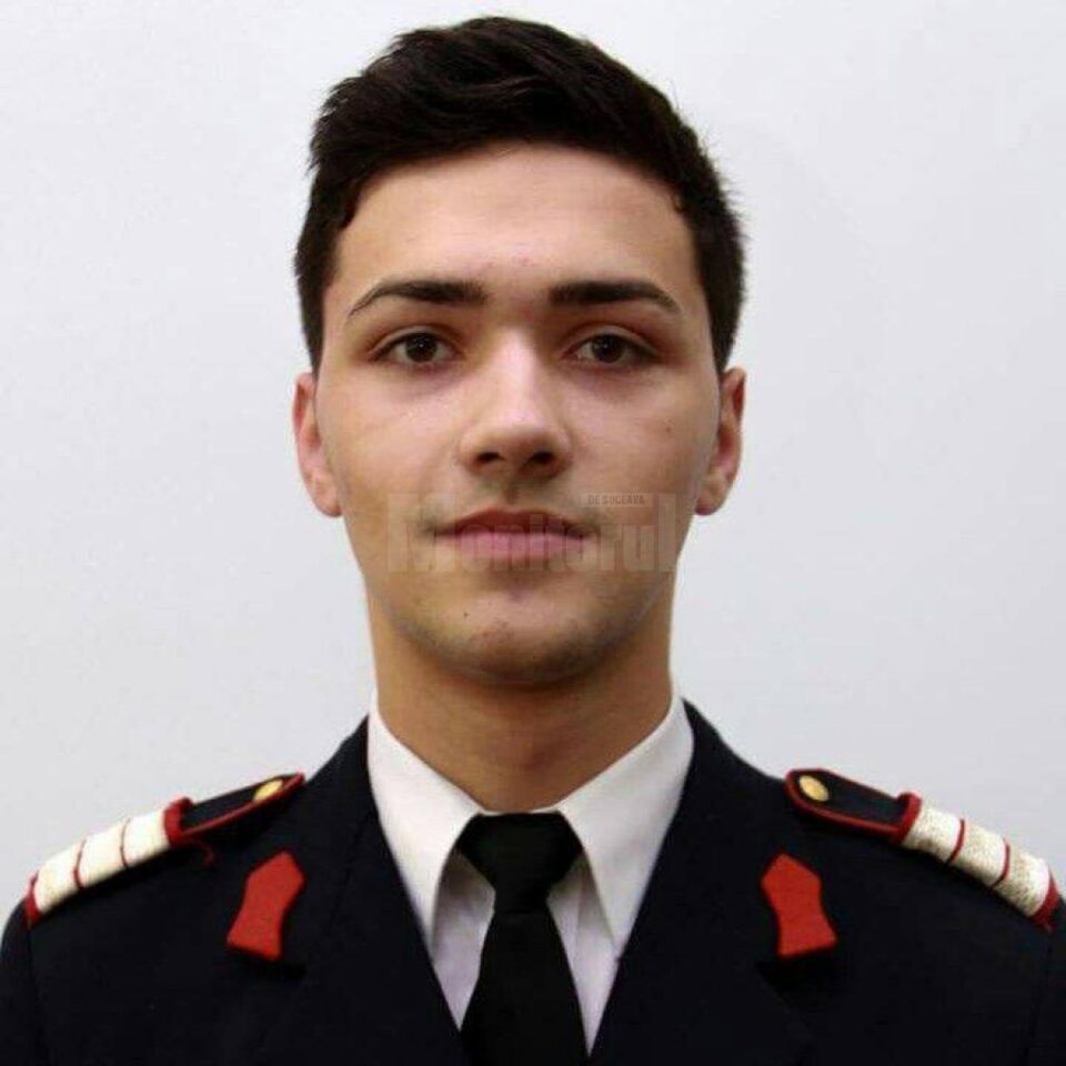 Adrian Gabriel Florescu, de la Colegiul Național Militar “Ștefan cel Mare” Câmpulung Moldovenesc Adrian Gabriel Florescu, de la Colegiul Național Militar “Ștefan cel Mare” Câmpulung Moldovenesc