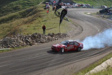 Spectacol auto extrem, pe culmile Rarăului, la singura etapă de drift pe traseu montan din România