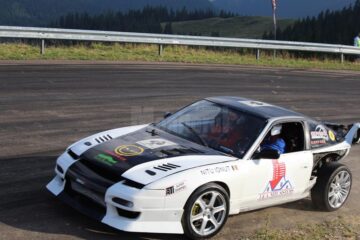 Spectacol auto extrem, pe culmile Rarăului, la singura etapă de drift pe traseu montan din România