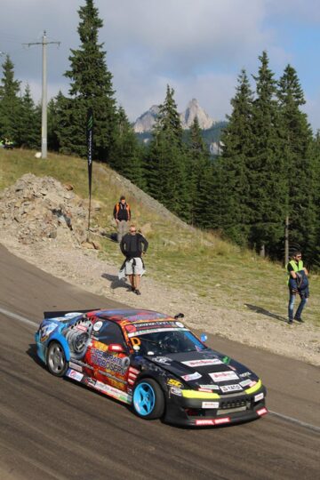 Spectacol auto extrem, pe culmile Rarăului, la singura etapă de drift pe traseu montan din România