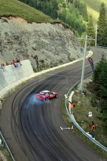 Spectacol auto extrem, pe culmile Rarăului, la singura etapă de drift pe traseu montan din România