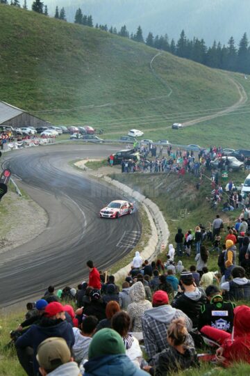 Spectacol auto extrem, pe culmile Rarăului, la singura etapă de drift pe traseu montan din România