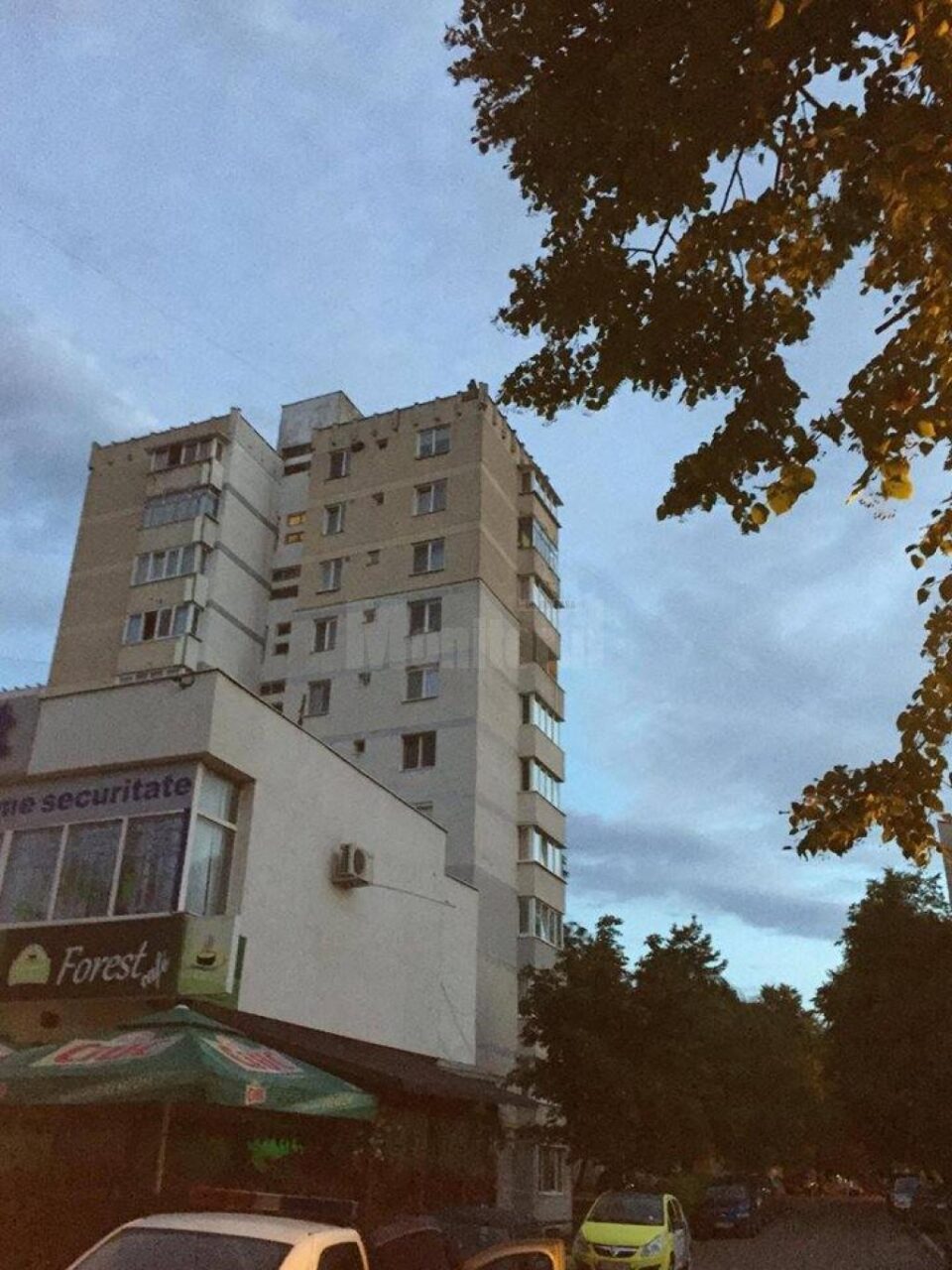 Blocul pe care s-a urcat fata