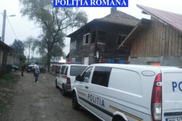 Cei trei inculpați au fost ridicați de la casele lor în urma unei acțiuni la care au fost mobilizate numeroase forțe de poliție