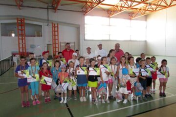 Zeci de copii au participat la o frumoasă competiție de tenis de câmp la Fălticeni