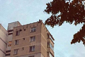 Cineva a observat fata neliniștită pe acoperișul blocului și a sunat la 112